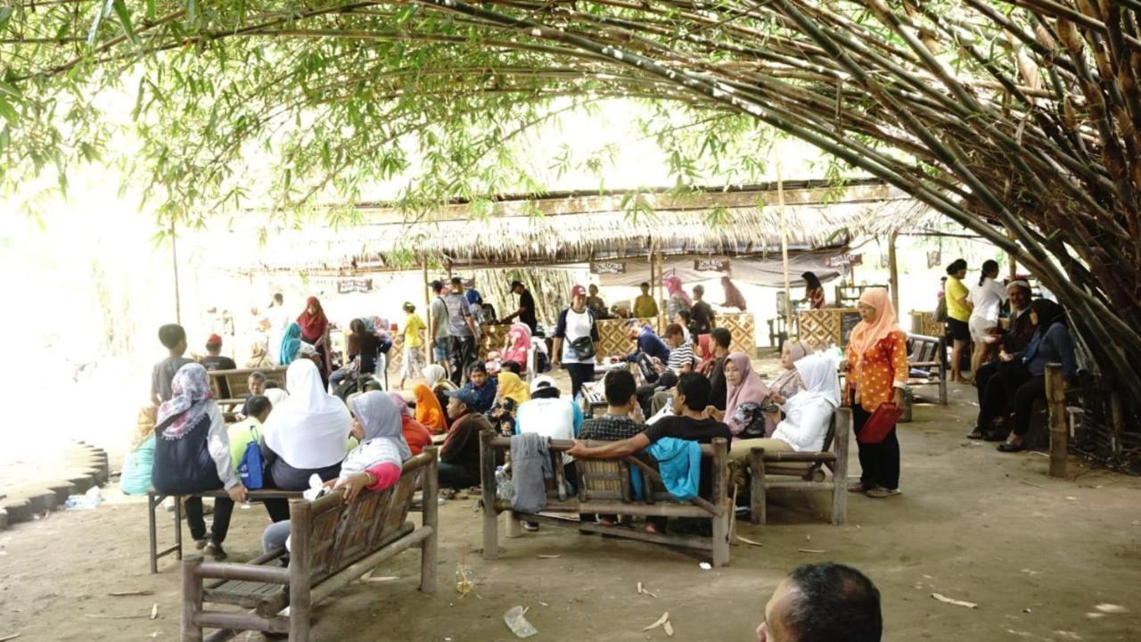 Kebon Pring Floating Resort & Market Bantul Exterior photo